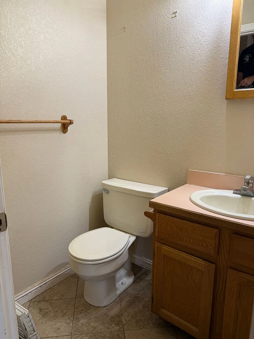 3 bed, large yard — Photo 3