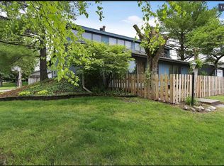 302 Raymond Dr, Mahomet, IL
