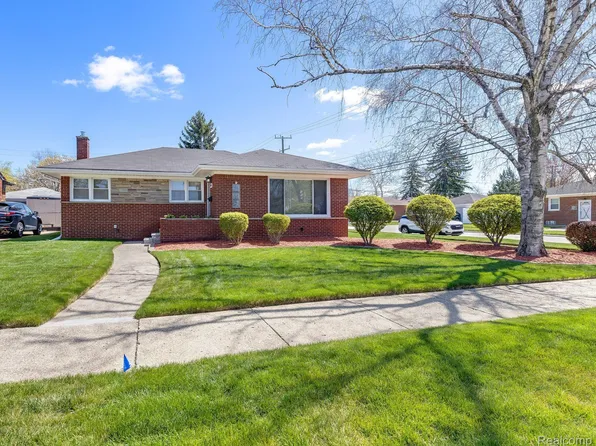 2995 Bridge St, Trenton, MI 48183