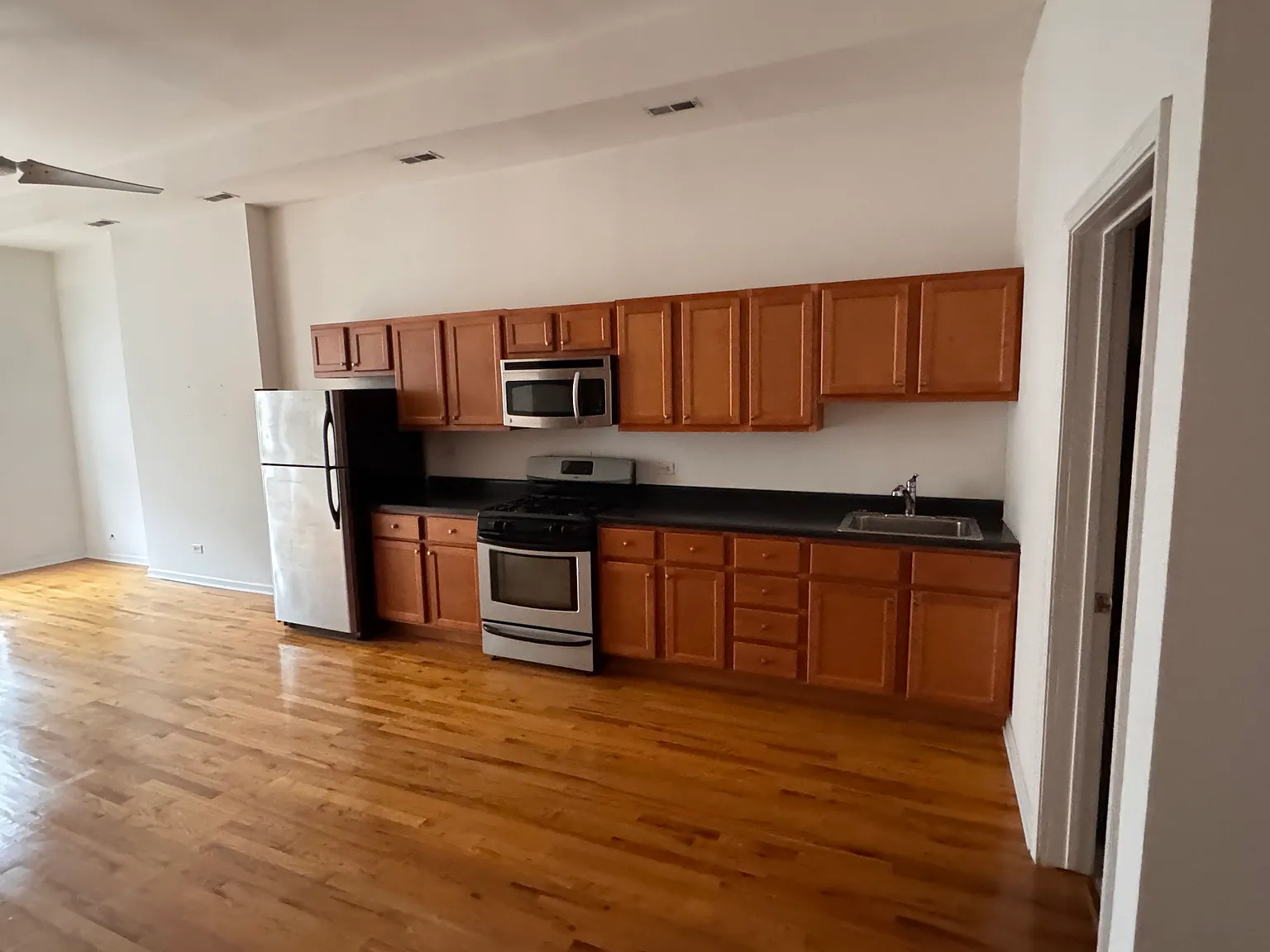 1 bed, 650 sqft, $1,575 — Photo 2