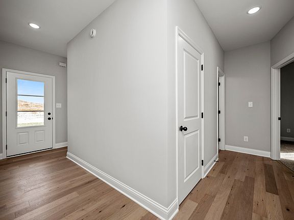 4th image of 1113 Mission Dr