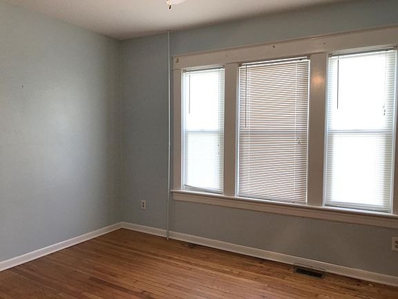 4th image of 527 Arbutus Ave SE #A