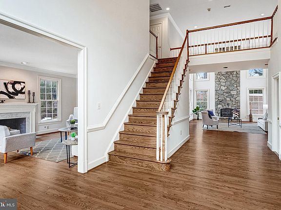 4th image of 1008 Jarvis Ct