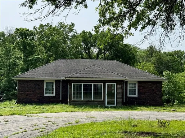 31895 W 327th St, Paola, KS 66071