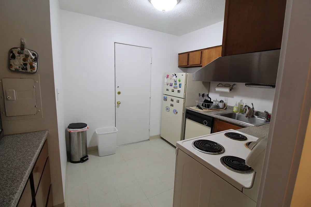 Building Photo - 90 Ellery St #14