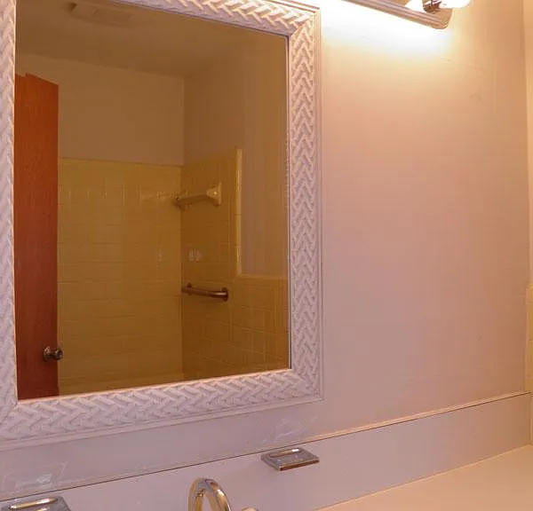 Upper level hall bathroom