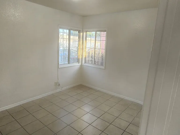 12241 Peach St — Photo 6