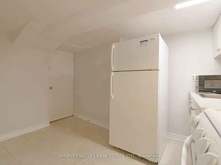 156 Gillard Ave #BASEMENT — Photo 8
