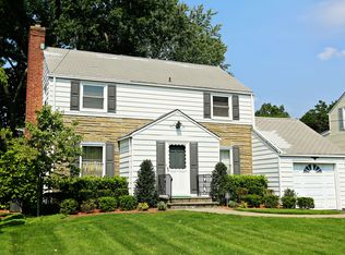 30 Longview Dr, Eastchester, NY 10709