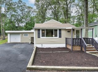 736 Brooklyn Mountain Rd, Hopatcong, NJ 07843