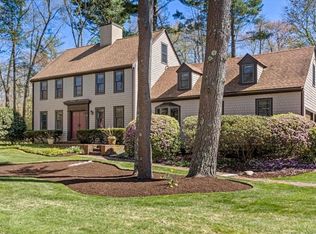 11 Queen Anne Ln, Hingham, MA 02043