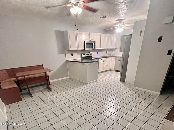 3rd image of 2936 Travelers Palm Dr
