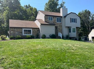 29 Knob Hill Rd, Hackettstown, NJ 07840
