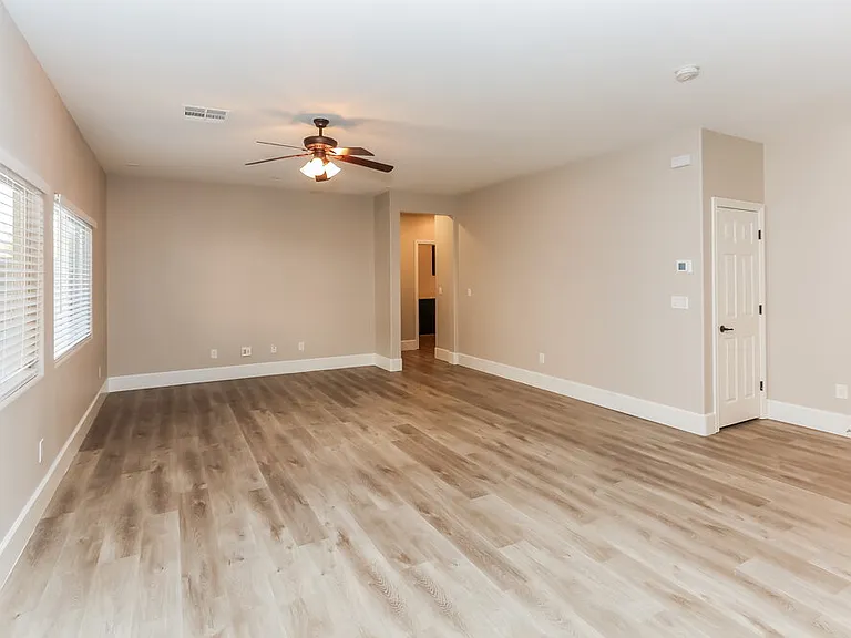 7649 Heavenly Peak St — Photo 5