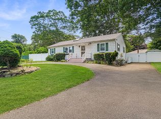 70 Wilson Ave, Mastic Beach, NY 11951