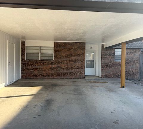 3rd image of 1315 Tanglewood Ln