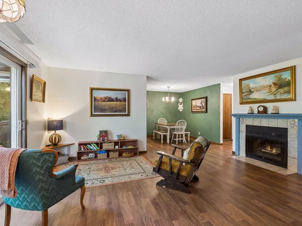 973 Greenhaven Dr, Vadnais Heights, MN 55127