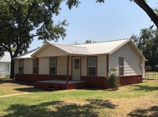 1202 E Sandstone St, Llano, TX 78643