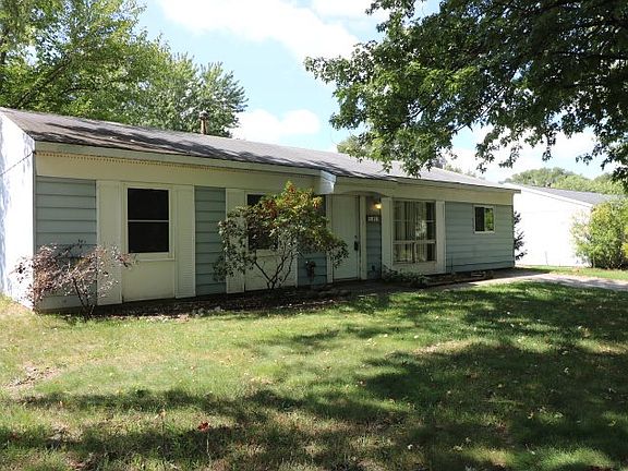 3rd image of 54627 Suburban Dr