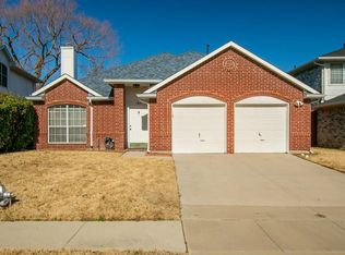 1369 Honeysuckle Ln, Lewisville, TX 75077
