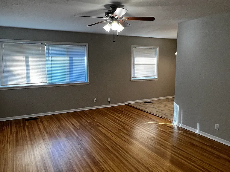 4016 Maple St — Photo 3