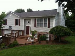 917 Carroll Creek Rd, Johnson City, TN 37601