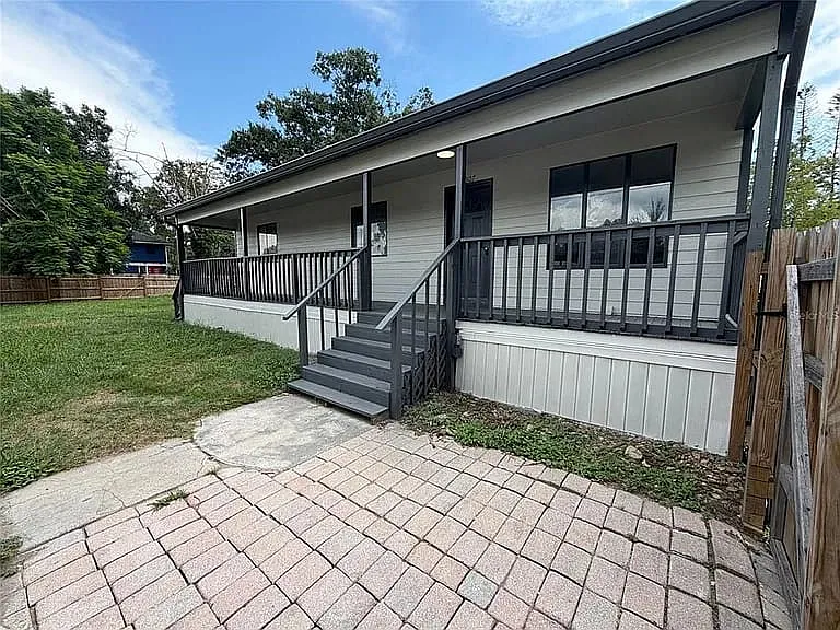3 bed, 1251 sqft, $2,050 — Photo 1