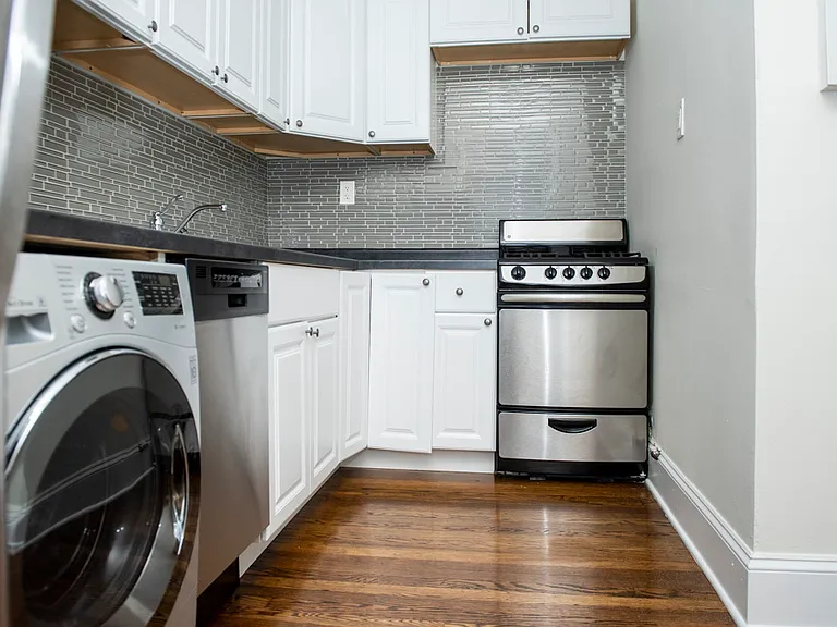2129 N Dayton St #203 — Photo 7
