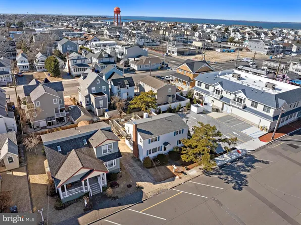 222 4th St, Beach Haven, NJ 08008