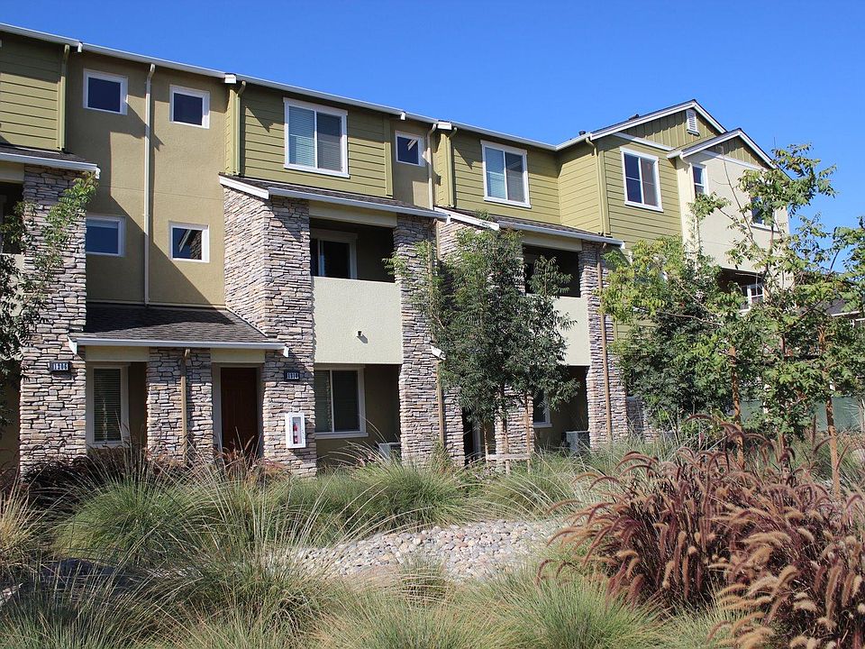 1st image of 674 Elderberry Dr