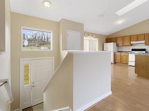 2nd image of 883 Crestwood Dr