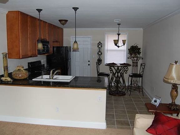 4th image of 1815 Belmont Ave