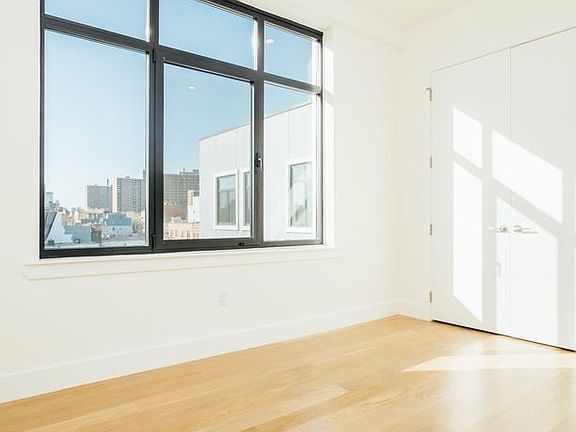 3rd image of 224 Clifton Pl #2B