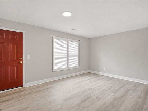4th image of 805 Haywood St