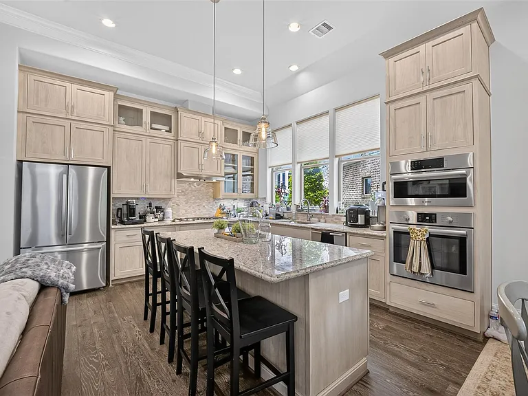 2703 Kinsley Oaks Dr — Photo 1