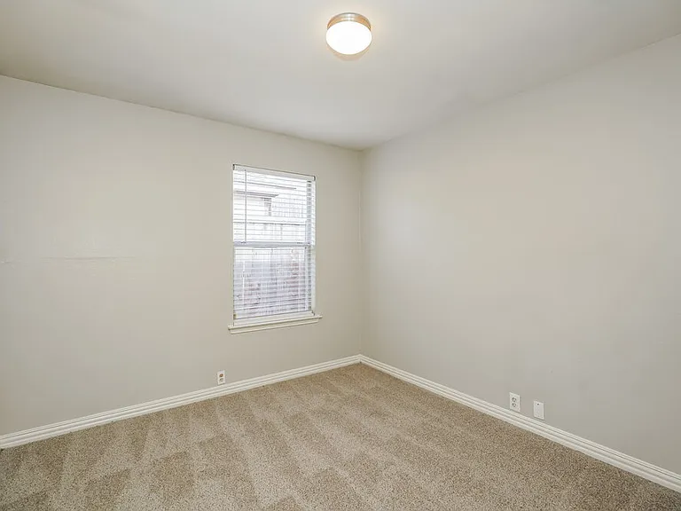 1001 Springcreek Dr — Photo 14