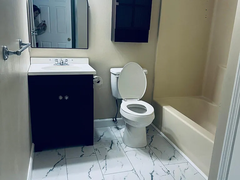 200 Woodlawn Ave #204 — Photo 11