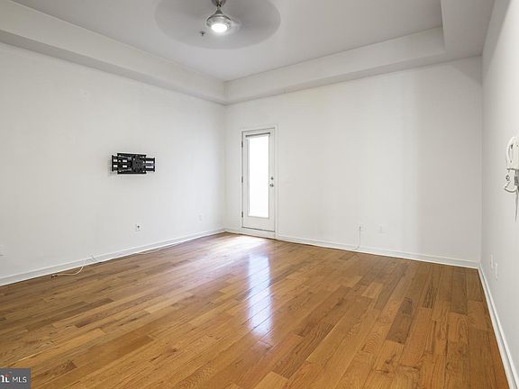 4th image of 2031 S Juniper St #201