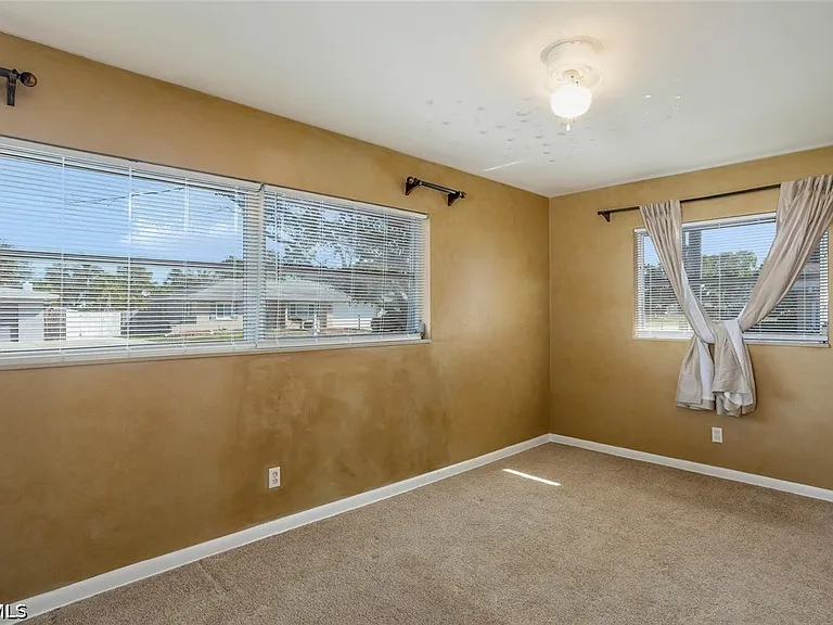 806 Entrada Dr N — Photo 16