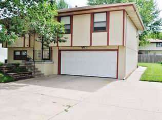7017 Eagle Dr, Lincoln, NE 68507
