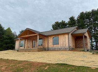 154 Davis Ave, Hillsville, VA 24343