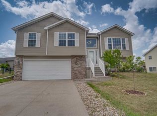 1455 Red Oak Dr, North Liberty, IA 52317