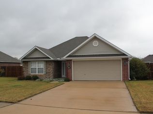 1562 Hutchinson St, Pea Ridge, AR 72751