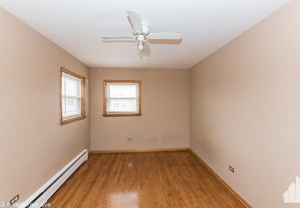1st image of 3942 N California Ave #415