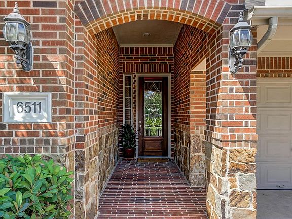 3rd image of 6511 Canyon Cliff Ct