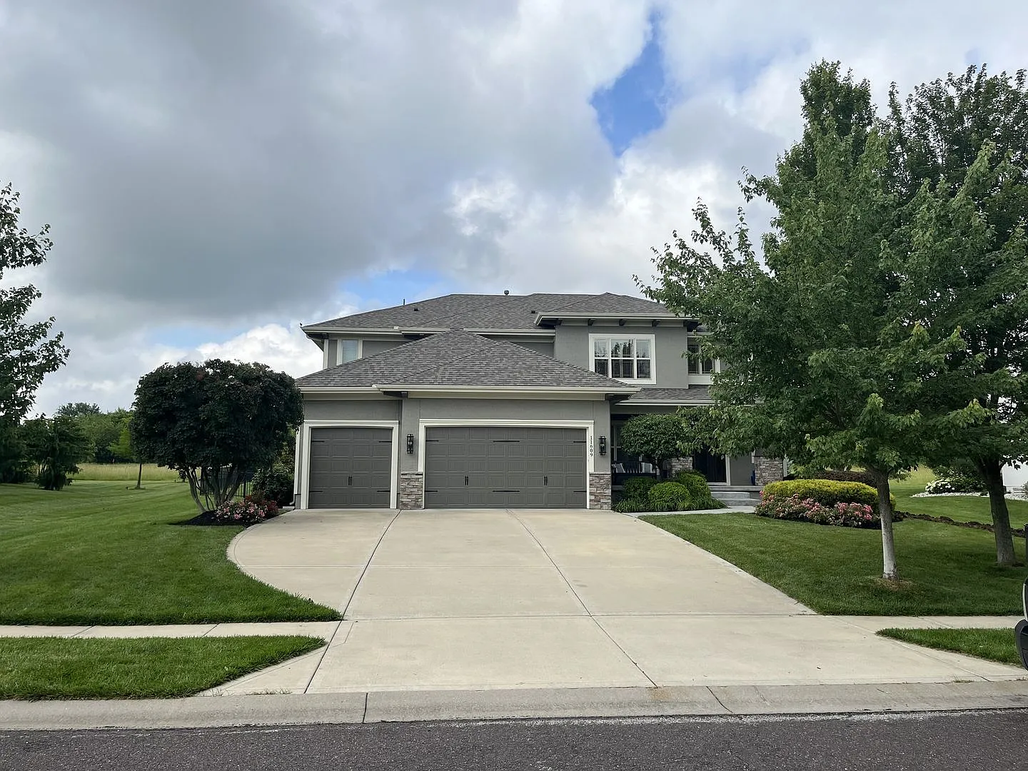 5BR/5BA | Single Family Home | 3-Car Garage Parking | Fenced backyard — Photo 1