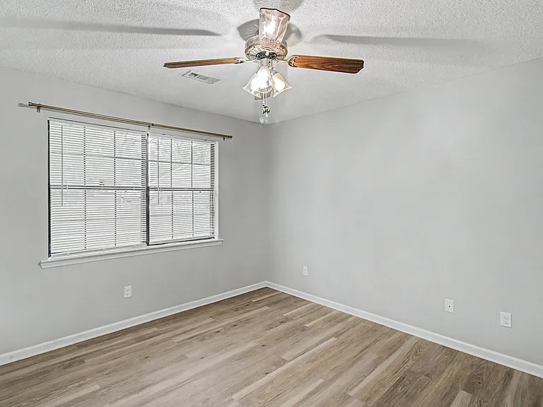 21 Pinewood Ln — Photo 13