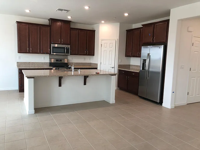 4033 Southampton St — Photo 9