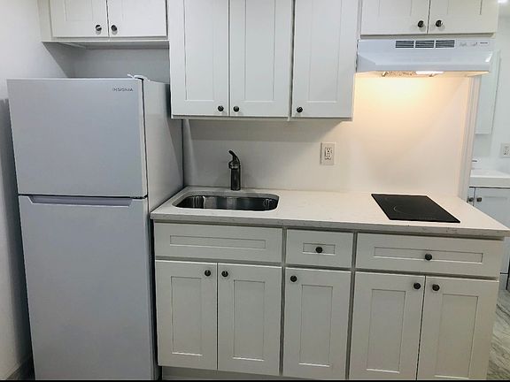3rd image of 44 Oakwood Ave