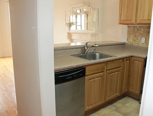 1st image of 142 Halsey St #2